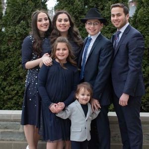 Meet your Posher, Benzie